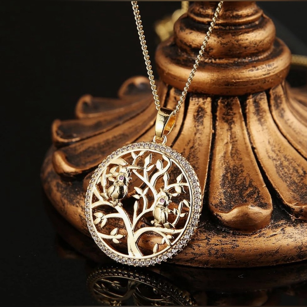 ✨2/$25✨Elegant Gold Owl Pendant Necklace